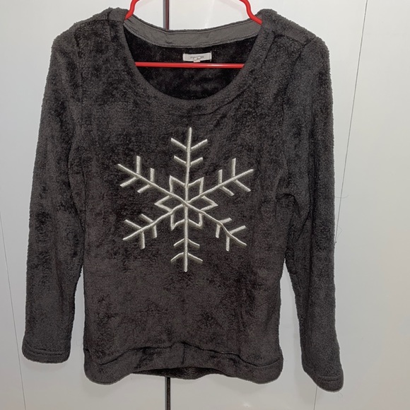 MAURICES FUZZY FLEECE GRAY SNOWFLAKE LONGSLEEVE LOUNGEWEAR SIZE SMALL - Picture 1 of 4